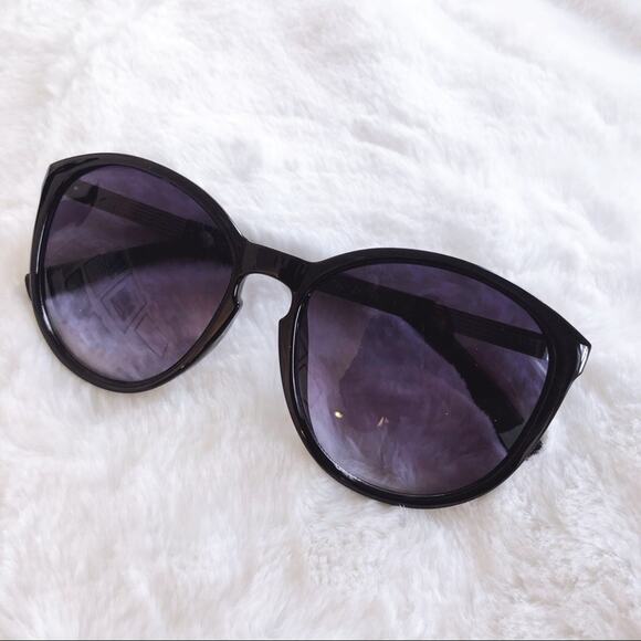 Celia Black Cat Eye Full Rim Sunglasses - Picture 2 of 8